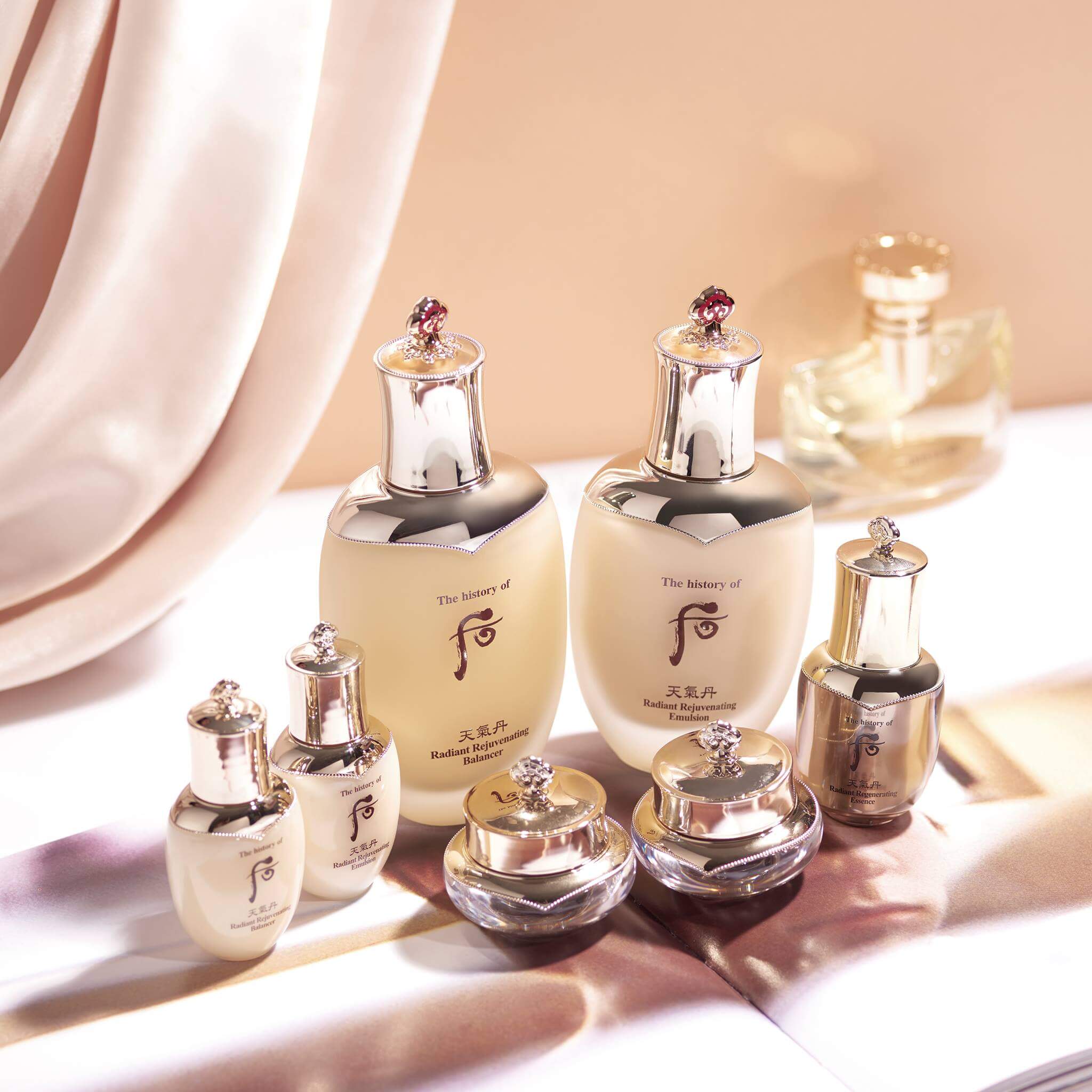 History Of Whoo Cheonyuldan Ultimate Rejuvenating Special Gift Set 4 pcs.  เซ็ตสกินแคร์ดูแลผิว สุดยอดแห่งการต่อต้านริ้วรอยแห่งวัย Cheonyul หมายถึง ความสมดุลที่ดีที่สุดในอัตราส่วนสวรรค์  ส่วนผสมหลักคือ Dendrobium Candidum Wallich ex Lindley เติบโตขึ้นในระดับ 1000 เมตร จากระดับน้ำทะเลที่มีพลังชีวิตที่แข็งแกร่งและมีผลดีต่อการดูแลผิว