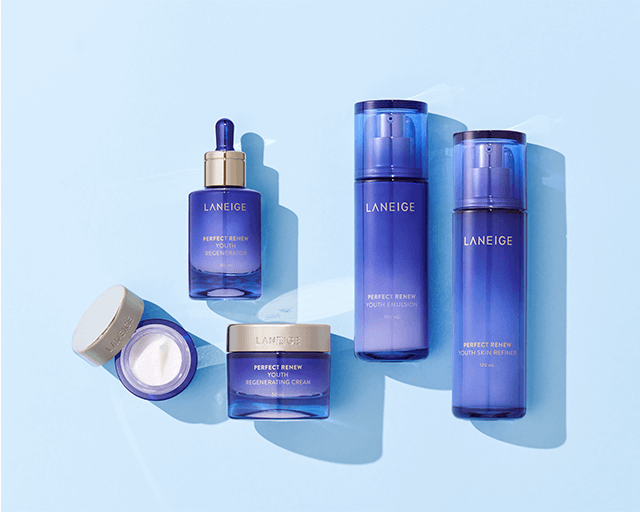 Laneige Perfect Renew Anti Aging Trial Set  ใหม่ล่าสุด! นวัตกรรมเพื่อผิวอ่อนเยาว์  ชะลอสัญญาณความร่วงโรยแห่งวัย   ฟื้นบำรุงผิวให้กลับมาเปล่งปลั่งอ่อนเยาว์ราวกับผิวกำเนิดใหม่ ด้วยไกลโค มิราเคิล (Glyco-Miracle™) ตรงเข้าจัดการ 5 สัญญาณแห่งวัย ได้แก่ ขาดความกระชับ ริ้วรอย ผิวหยาบกร้าน ขาดความเปล่งประกาย ขาดความชุ่มชื้น เพื่อมอบผลลัพธ์ผิวเนียนนุ่มและเอิบอิ่ม